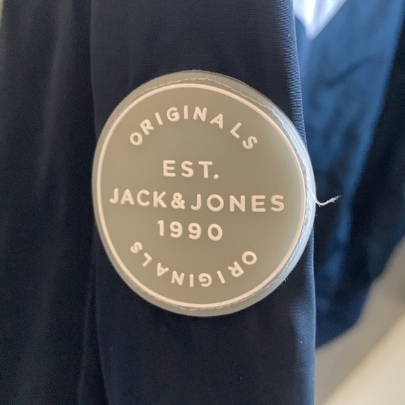 Vest - Picture 3 of 4